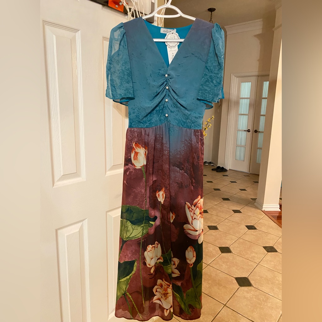 Silky Dress For Women Nwt Size S To M. Beautiful Mixed Color, Pearls On Top.